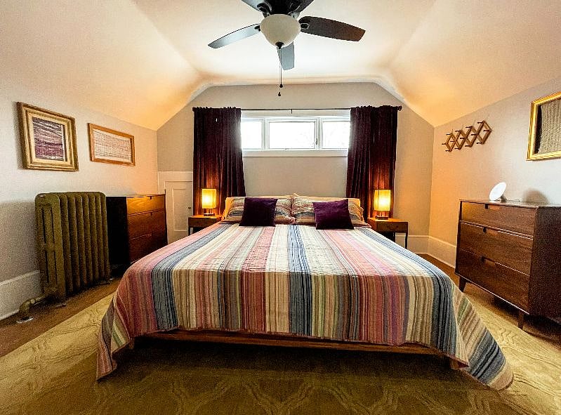 Upstairs king bedroom with 2 closets