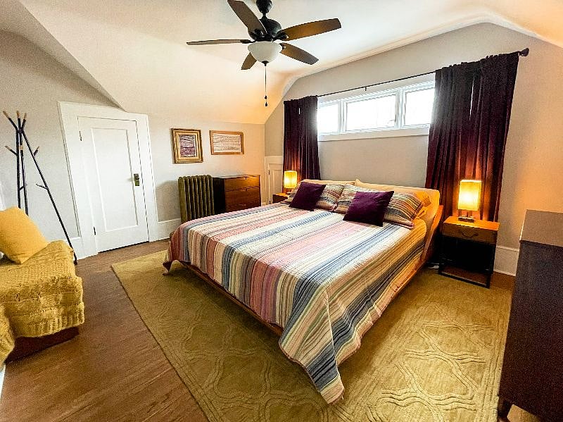 Upstairs king bedroom