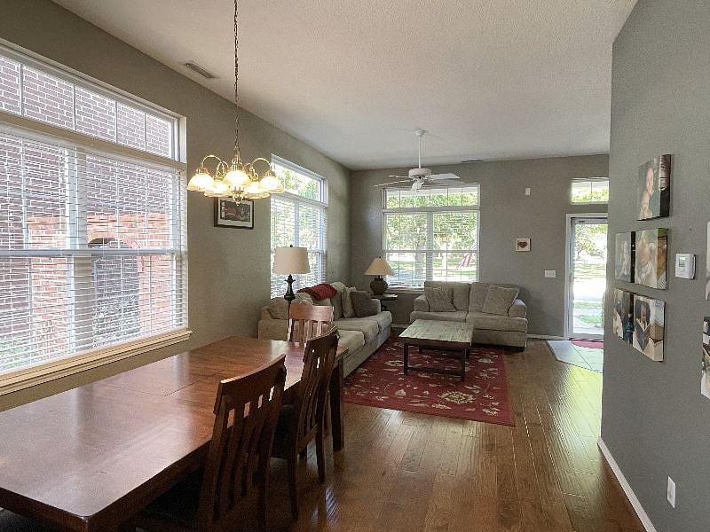 The dinning table can seat 6 comfortably.