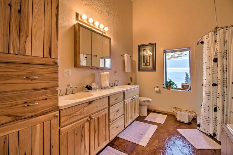 Main ensuite