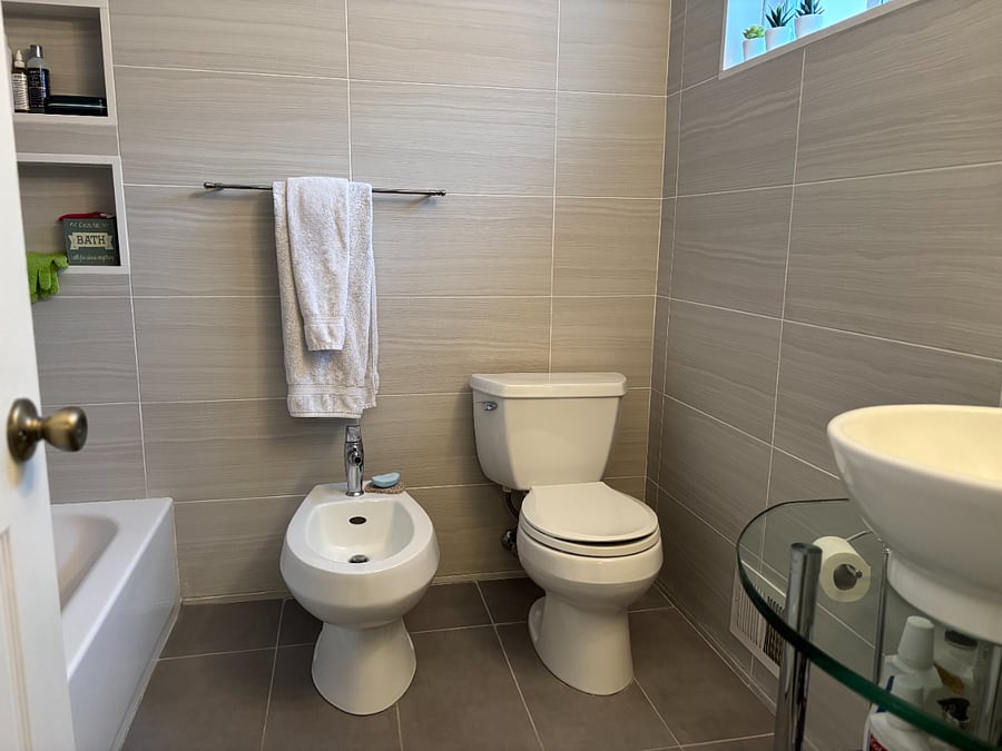 Main Bedroom Bathroom with Bidet and Tub