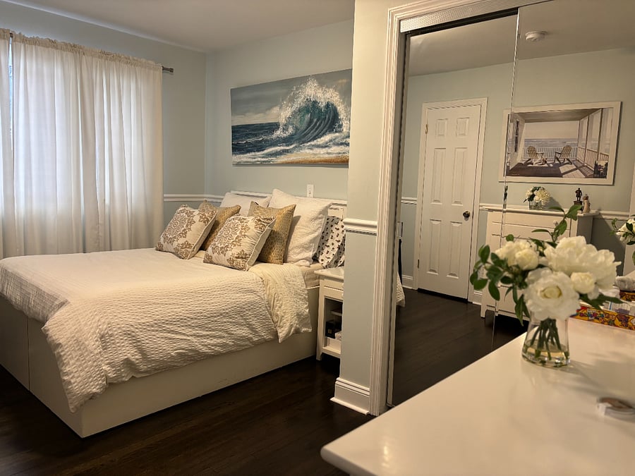 2nd Bedroom with Mirrored Closet Doors