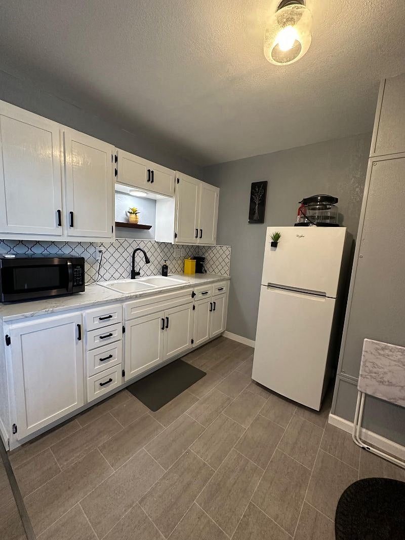 Apartment sized Refrigerator & Freezer, Microwave, Garbage Disposal, Detachable sink sprayer, table top 2 burner stove, deep sink, convection/toaster oven, NuWave Elite infrared oven. dimmable light above sink. All starter supplies provided. Fully furnished!