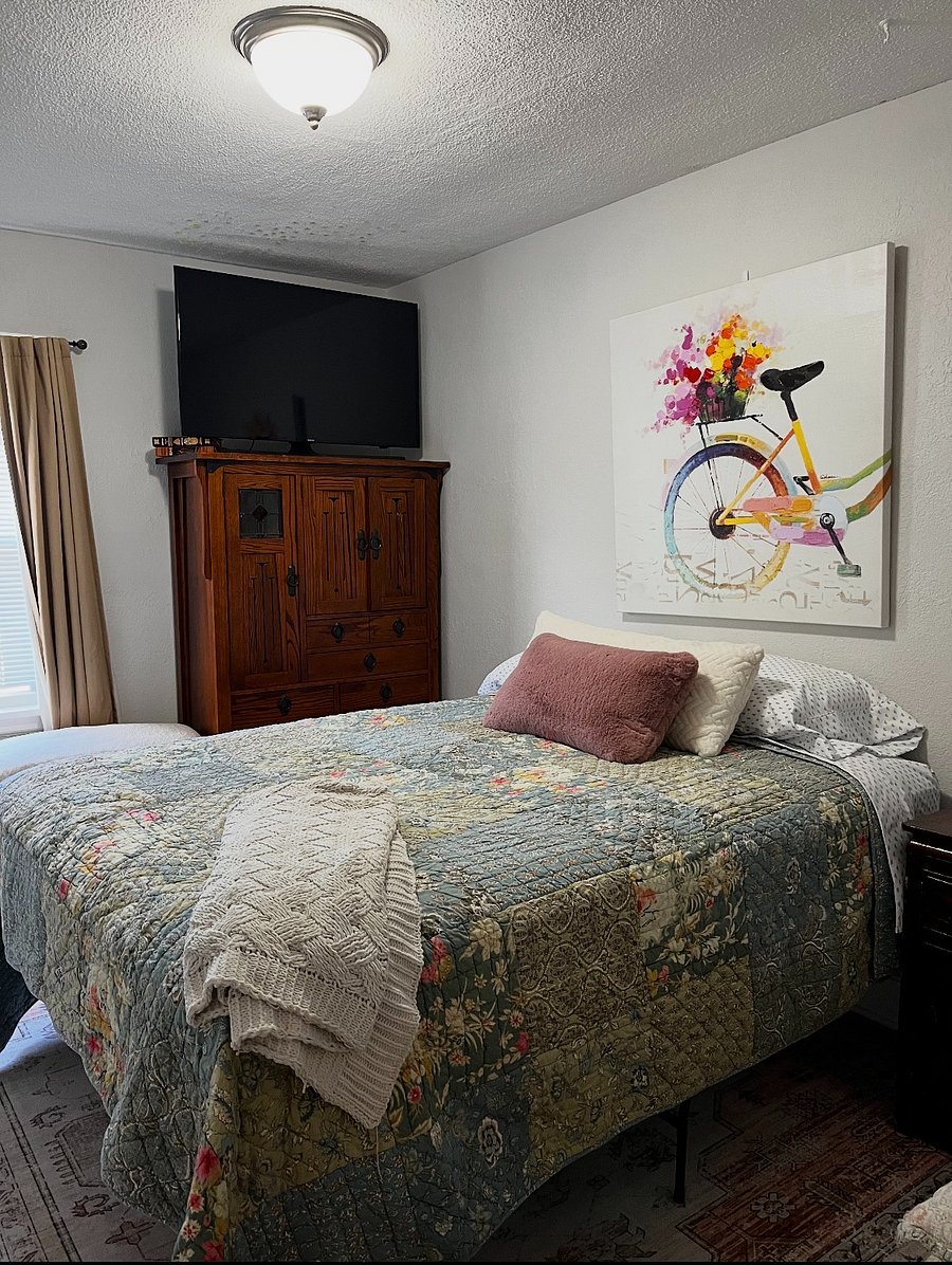 2nd bedroom