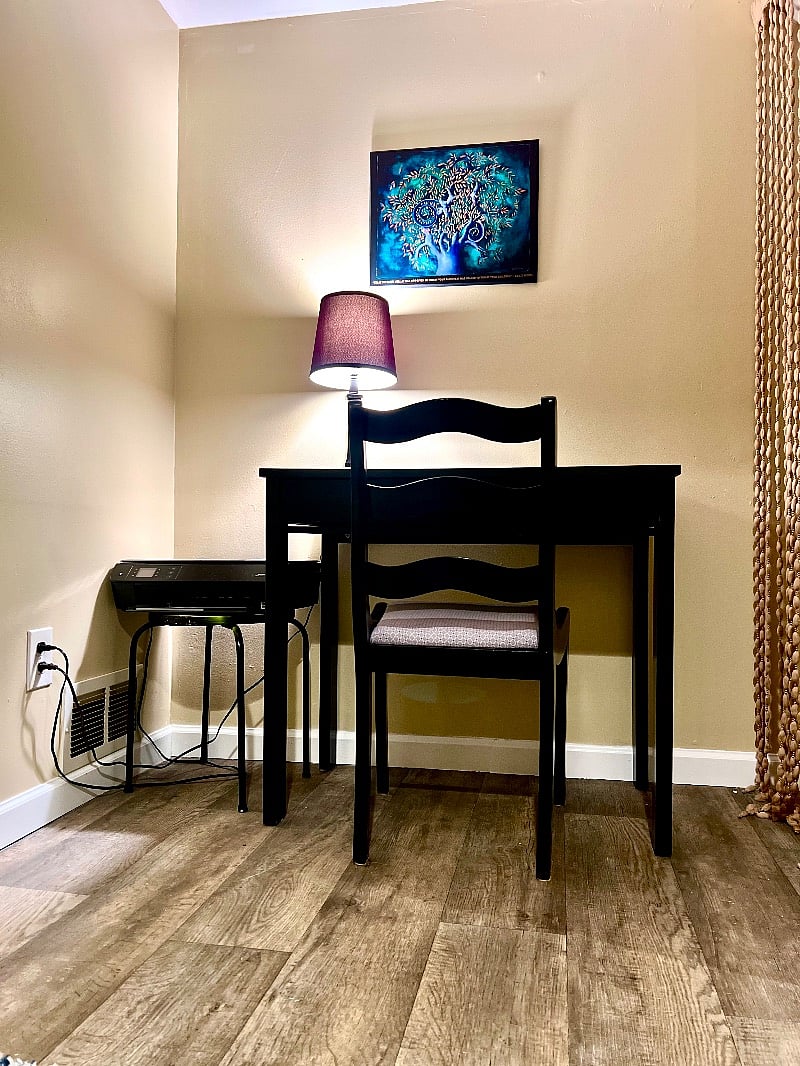 Lower level workstation with wifi printer