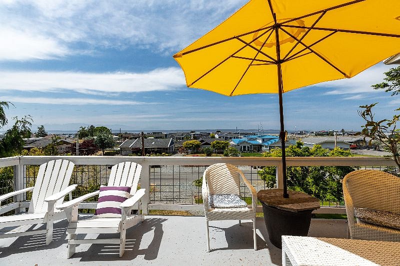 Upper level deck