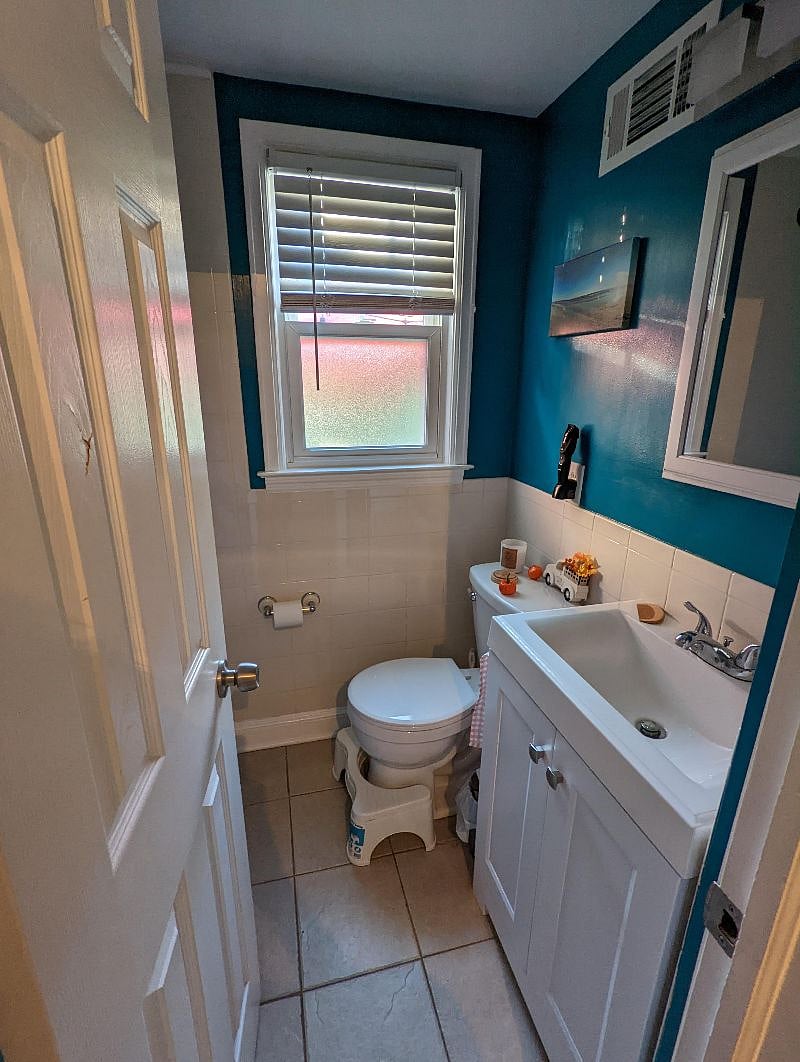 1st Floor Bathroom