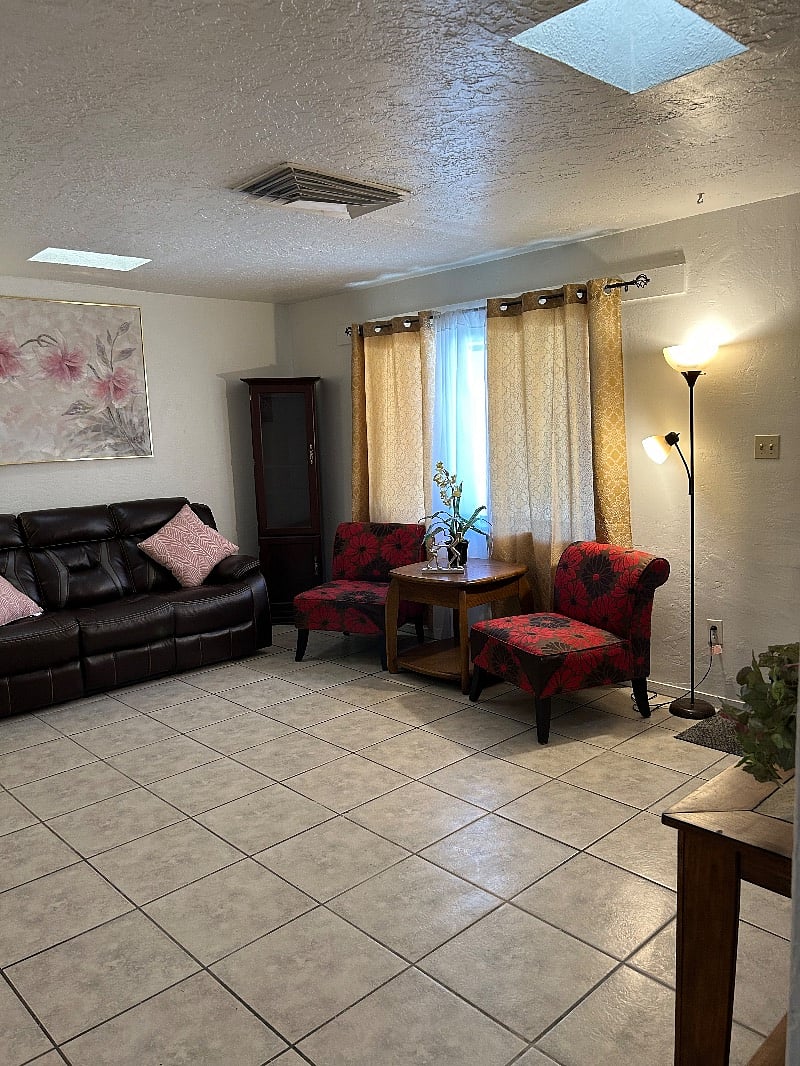 Furnished Finder property 596009_2 photo 3