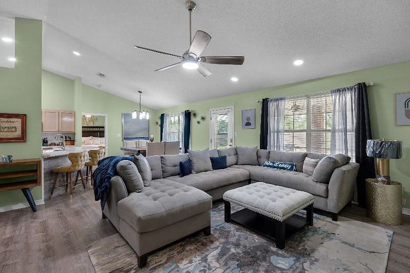 Furnished Finder property 596282_1 photo 2