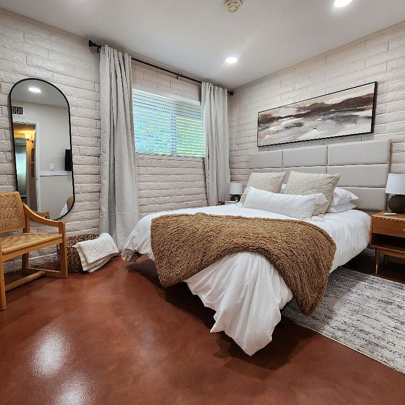Bedroom 2 - Queen Bed