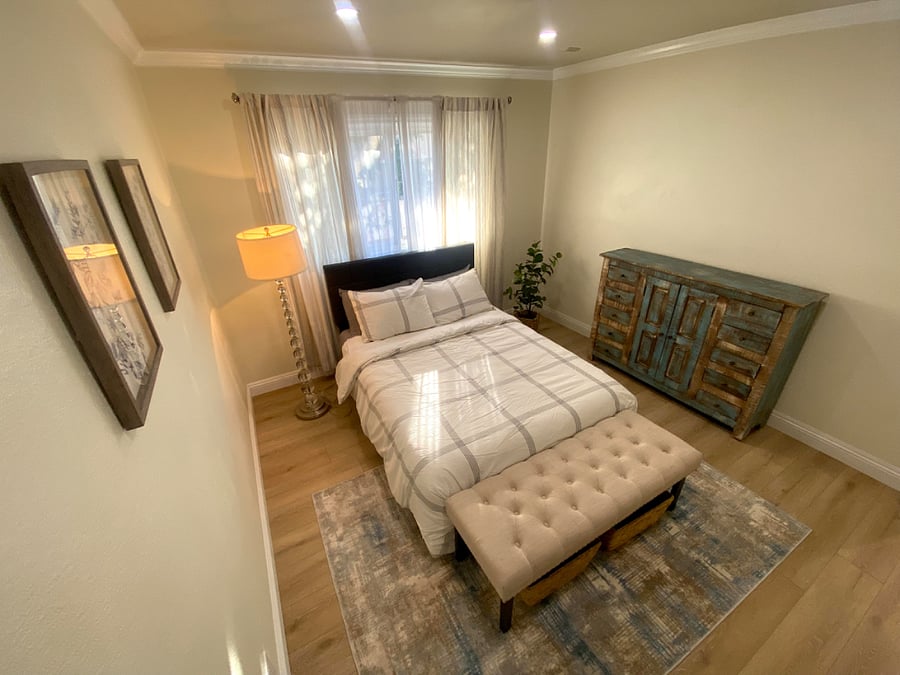 Quiet, well-maintained condo community in the heart of North Hollywood.
