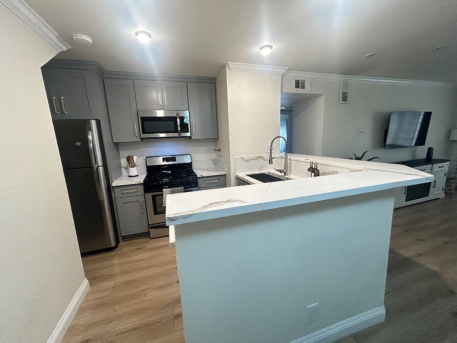 Kitchen | Bright and modern kitchen