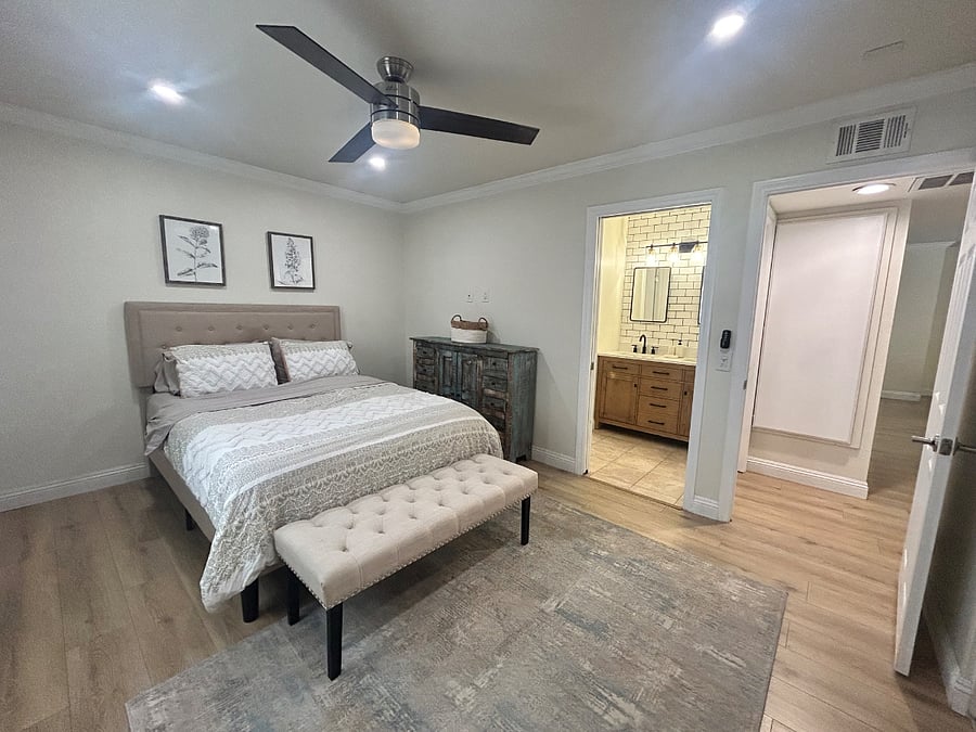 Main Bedroom | Tub and shower combination for comfort and convenience.