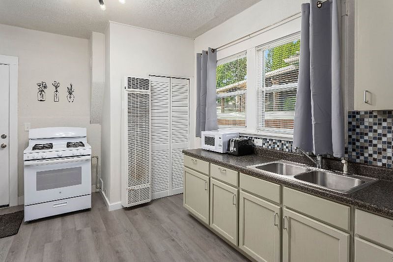 Furnished Finder property 596484_3 photo 5