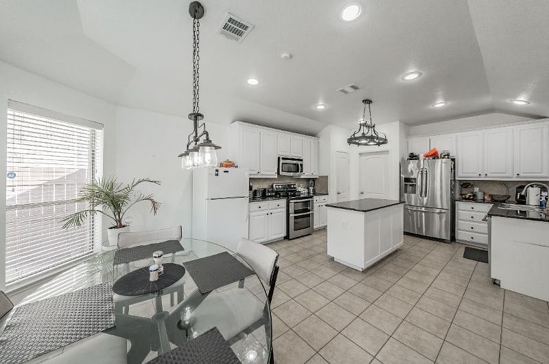 Furnished Finder property 596513_1 photo 9