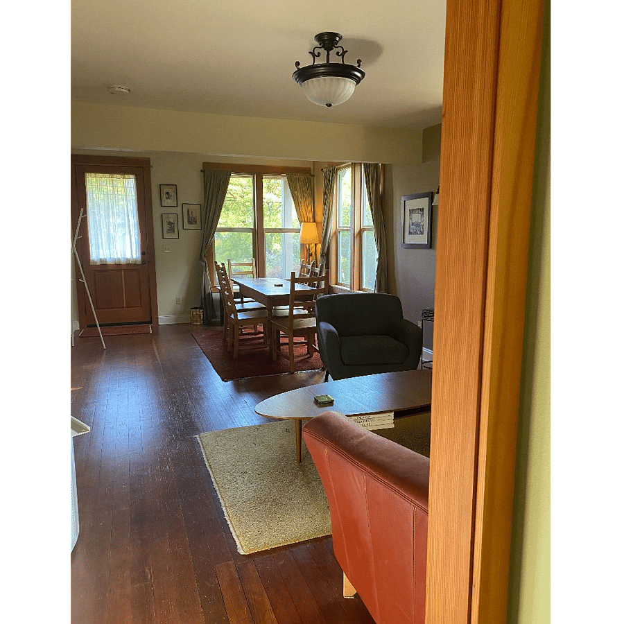 Dining room/entry