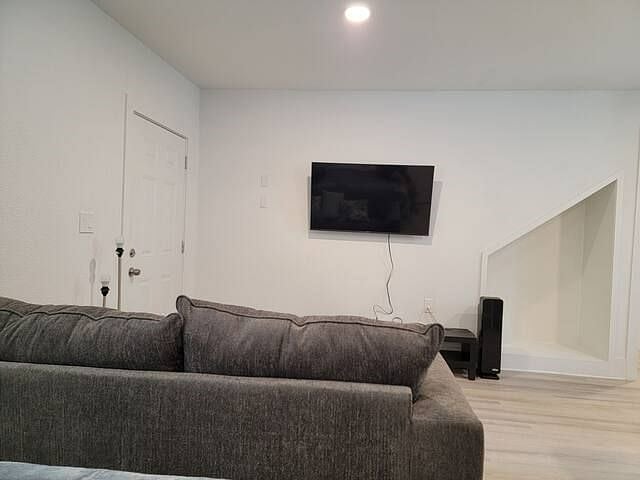 Furnished Finder property 596704_2 photo 13