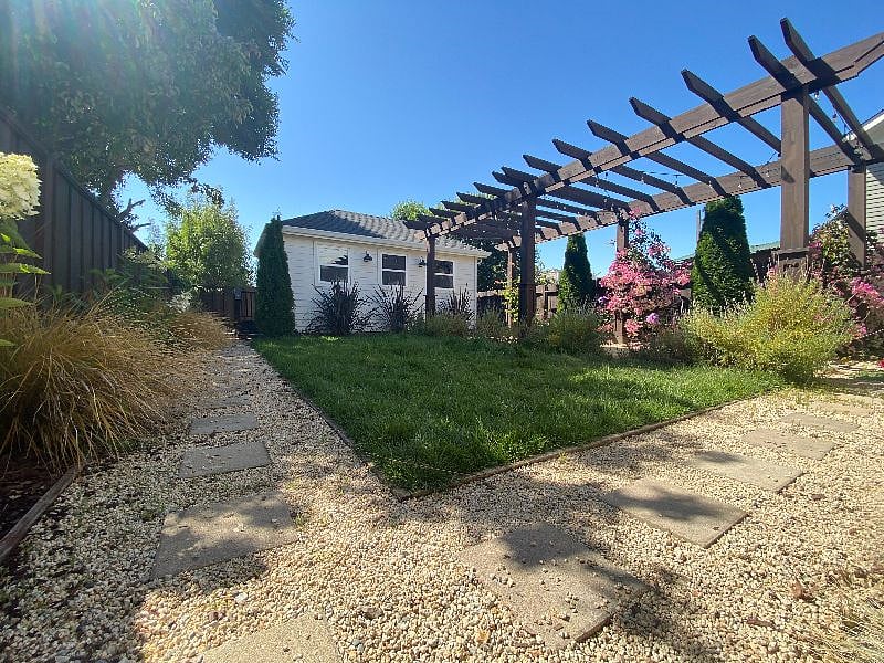 Furnished Finder property 596757_1 photo 1