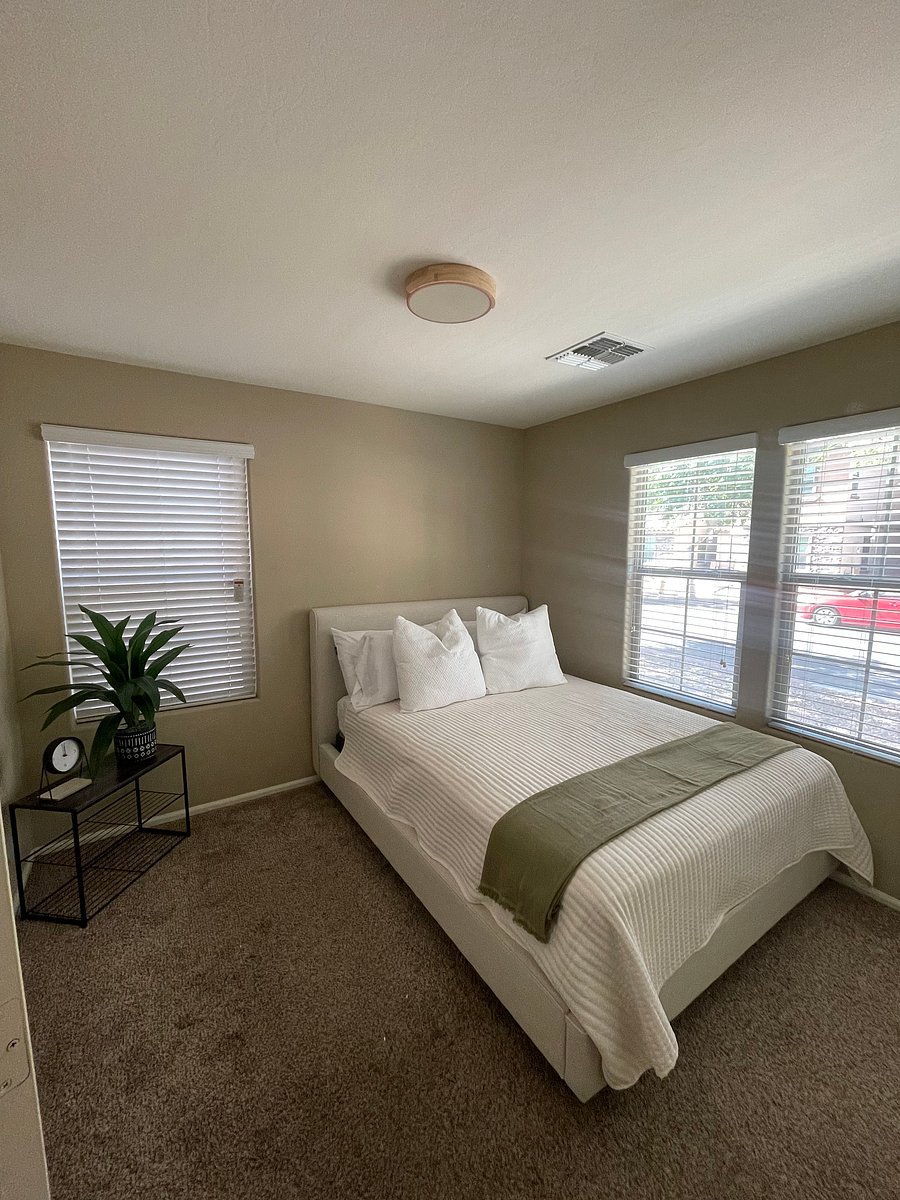 Lower bedroom