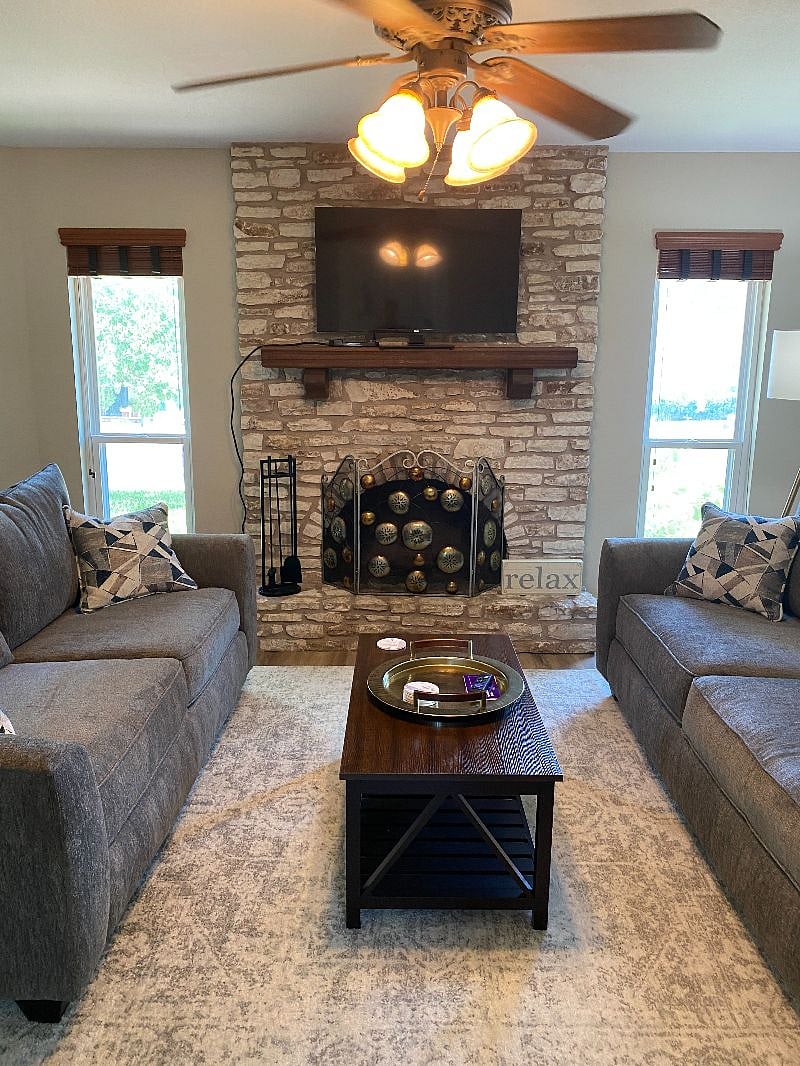 Living room
