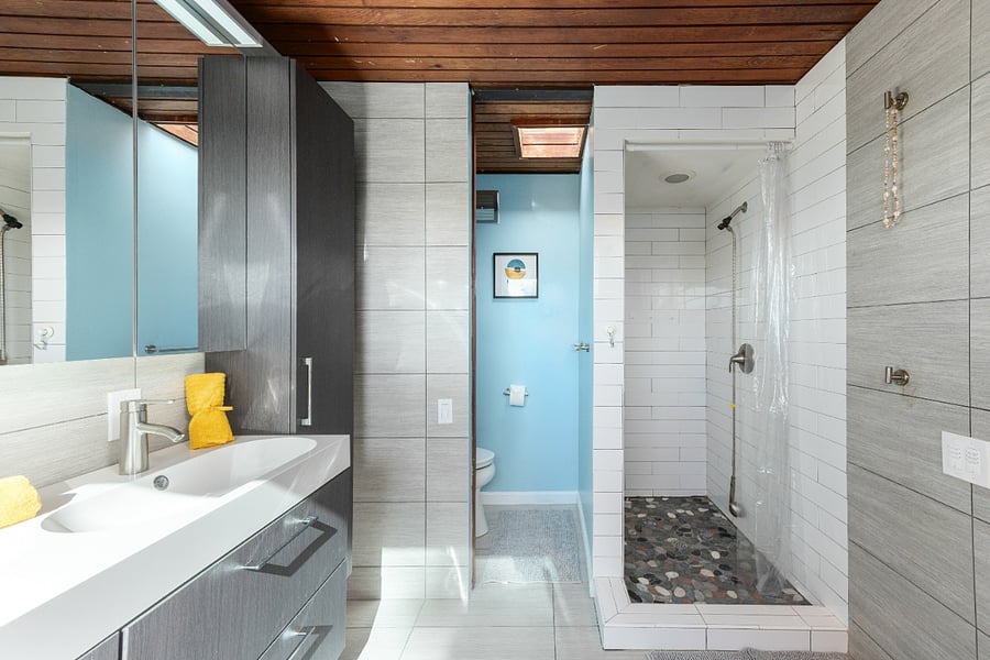On suite master bathroom with bidet