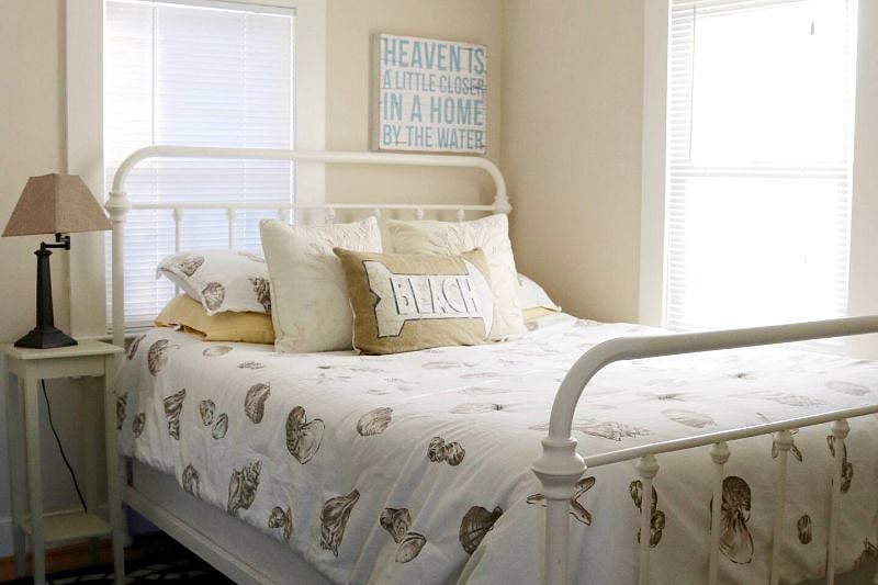 Master Bedroom on Main Level - Queen bed