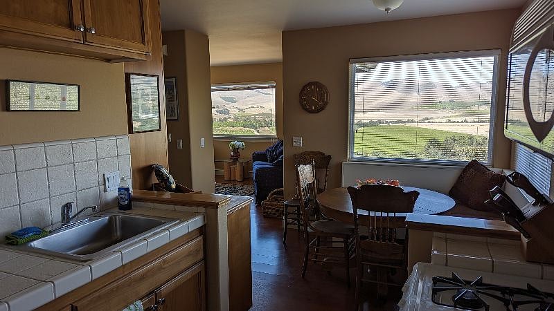 Furnished Finder property 597000_1 photo 3