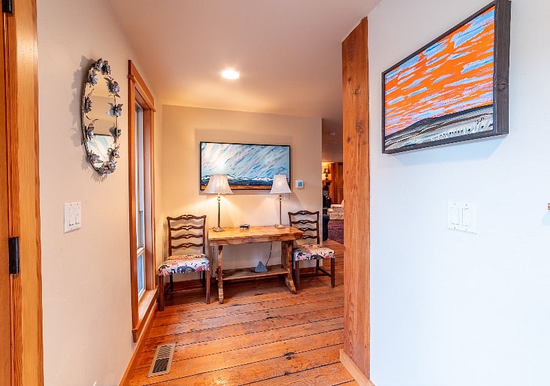 Private front foyer for welcoming guests.