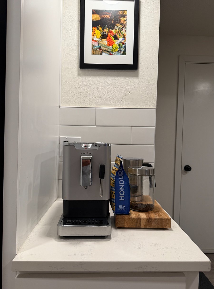 Kitchen includes a lovely Espressione Concierge - a fully automatic bean-to-cup espresso machine perfect for coffee lovers.