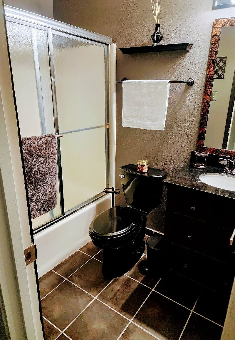 Guest bathroom. Shower/bathtub combination. Under sink storage. Robe/towel hooks. Starter toiletries.