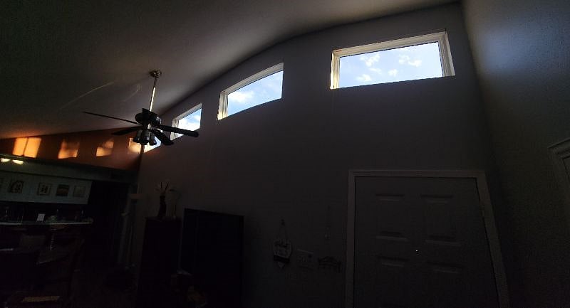 4 clerestory windows in the living room with blinds.