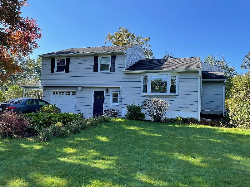 The guest rooms are in a split level house with a substantial addition off the back where the hosts mainly reside.  Although the front entrance is shared, it feels private because the owners bedroom and another living area is a good distance away from the guest bedrooms and bathroom. 