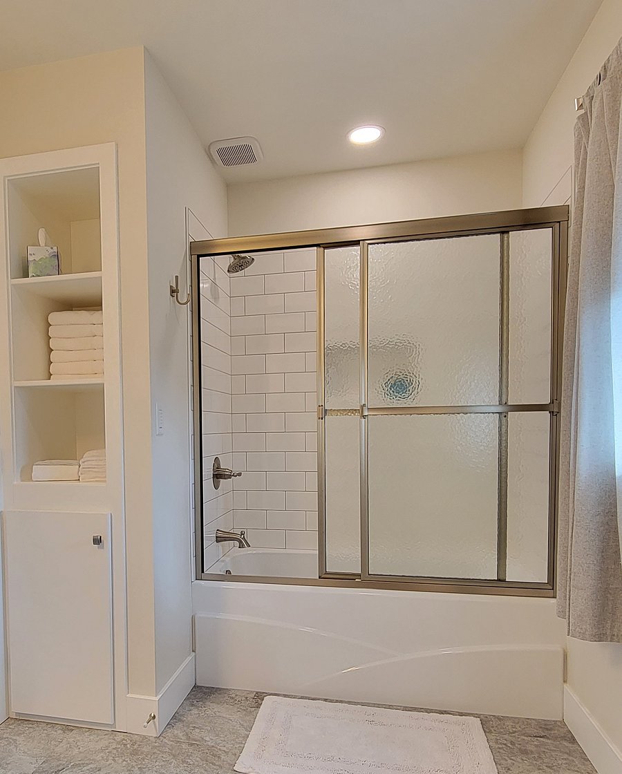 Tile tub/shower with linens and starter soaps provided.