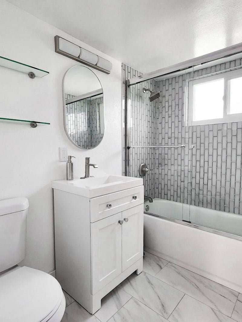 Upstairs Bathroom with Tub / Shower Combo and all new fixtures!