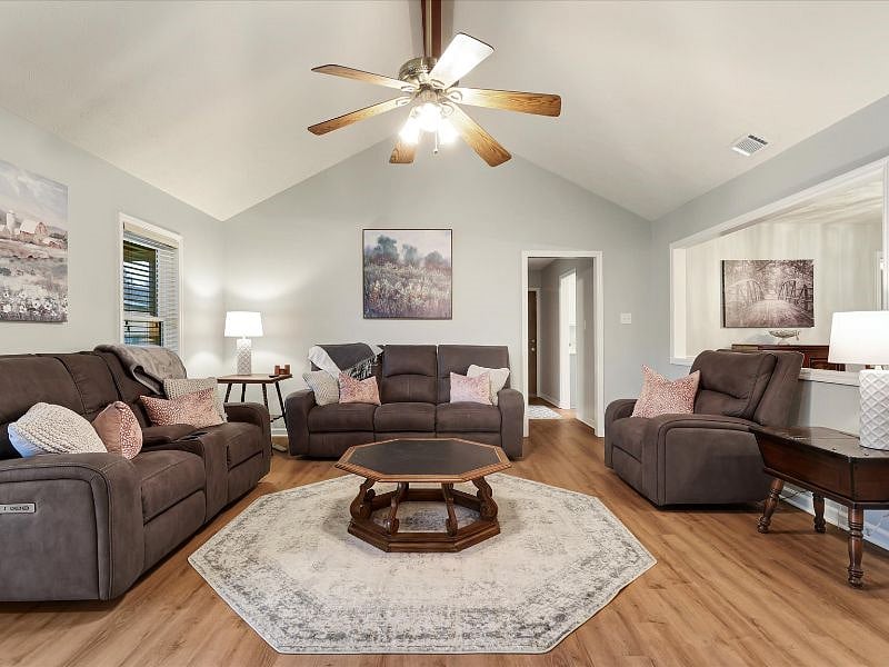 Furnished Finder property 597995_1 photo 13