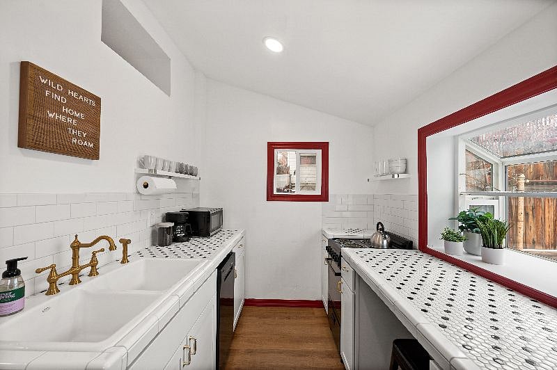 Furnished Finder property 598068_2 photo 9