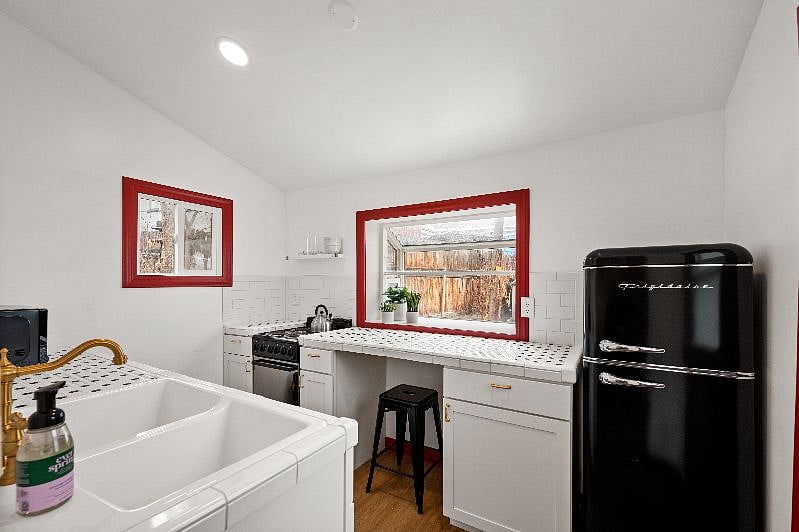 Furnished Finder property 598068_2 photo 10
