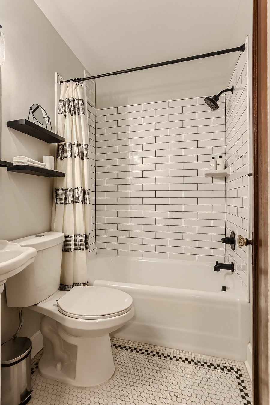 Furnished Finder property 598109_1 photo 12