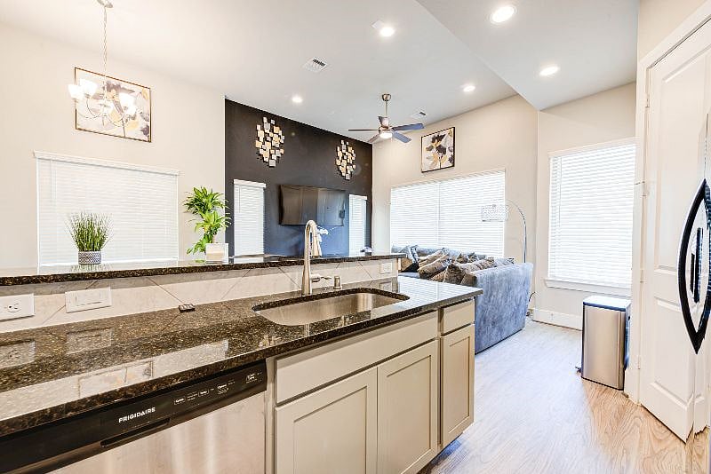 Furnished Finder property 598189_1 photo 15