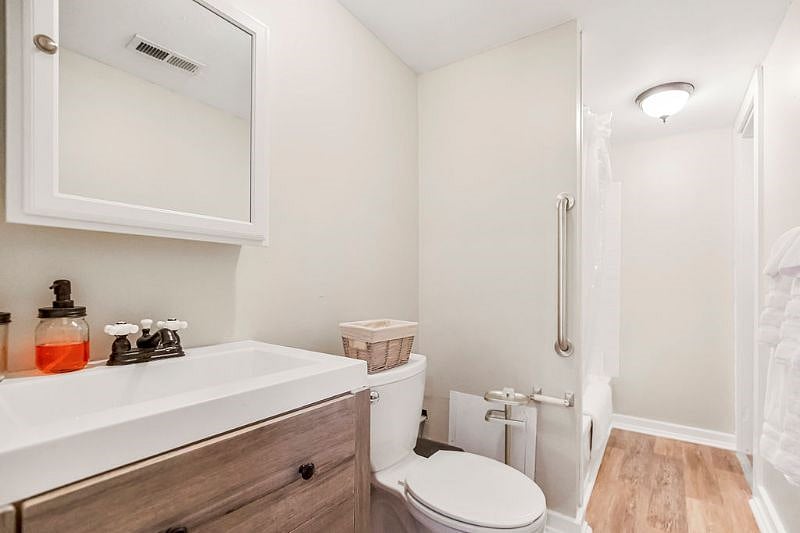 There's a full sized shower/tub combo and plenty of storage in this bathroom.