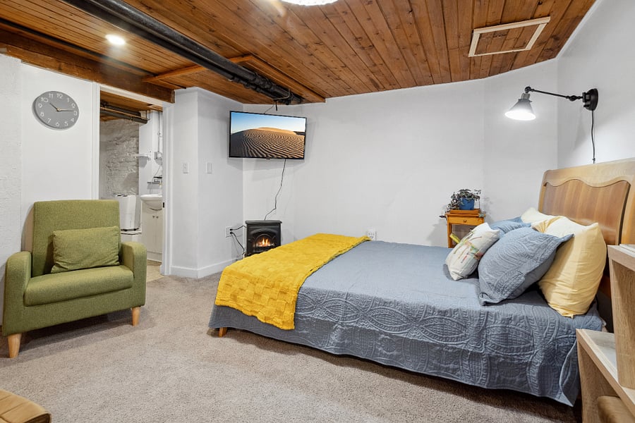 Smart TV and fireplace keep you comfortable and relaxed