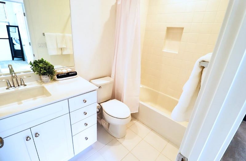 Guest bath across from guest bedroom