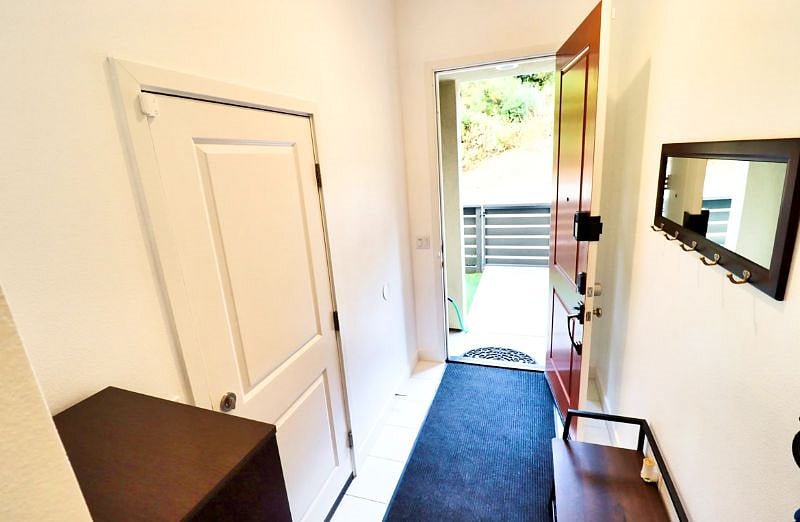 1st floor entry 