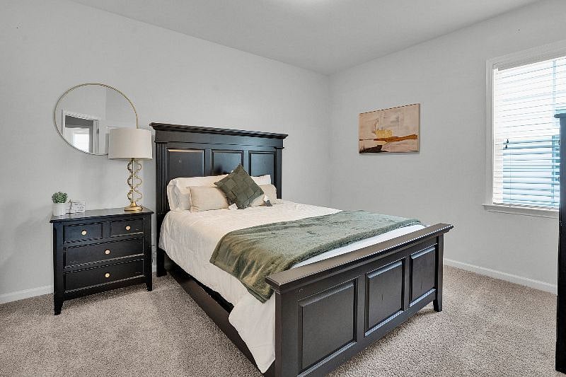3rd Bedroom w/ Walk-in Closet