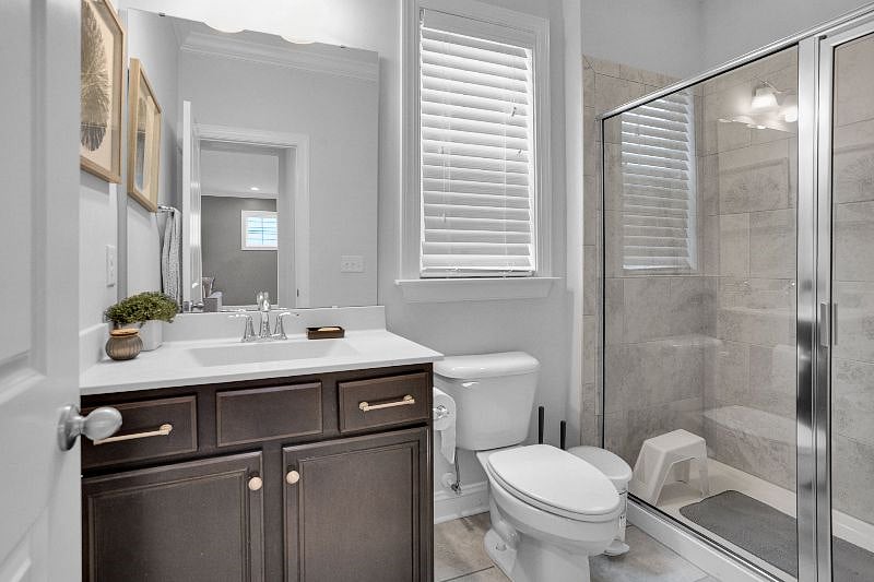 1st Level Full Bathroom