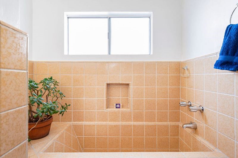 Oversized tub with original tiling