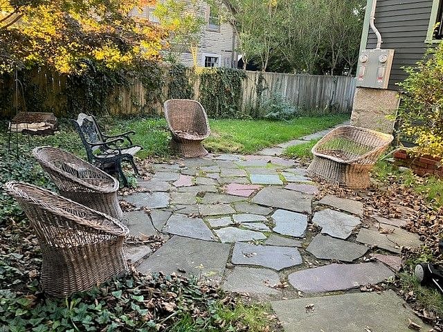 side yard patio