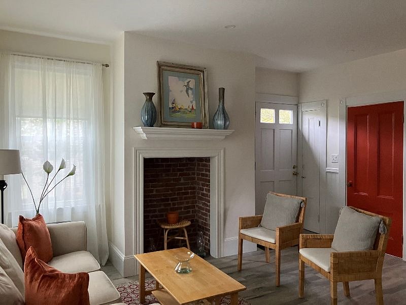 1st floor living room