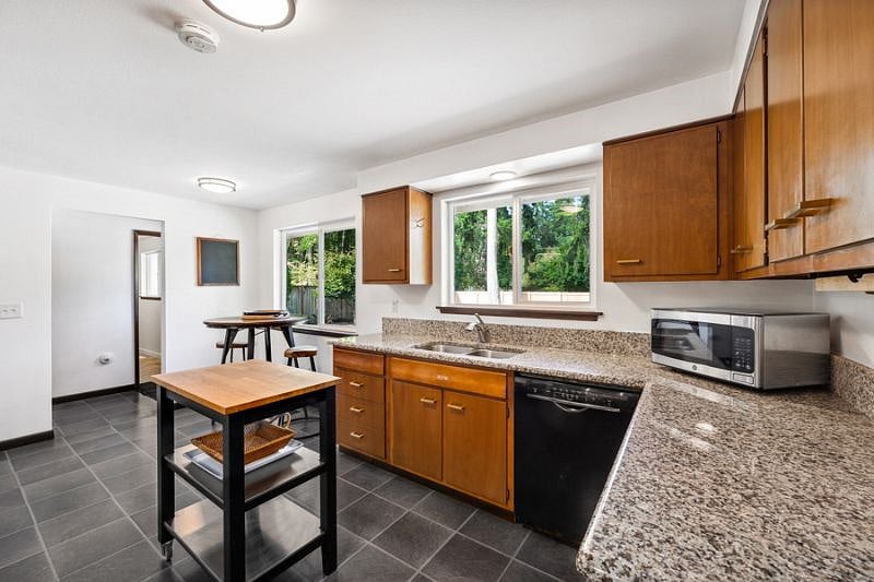Furnished Finder property 598607_1 photo 12