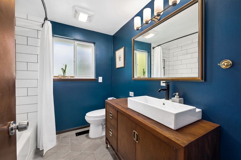 Full bathroom